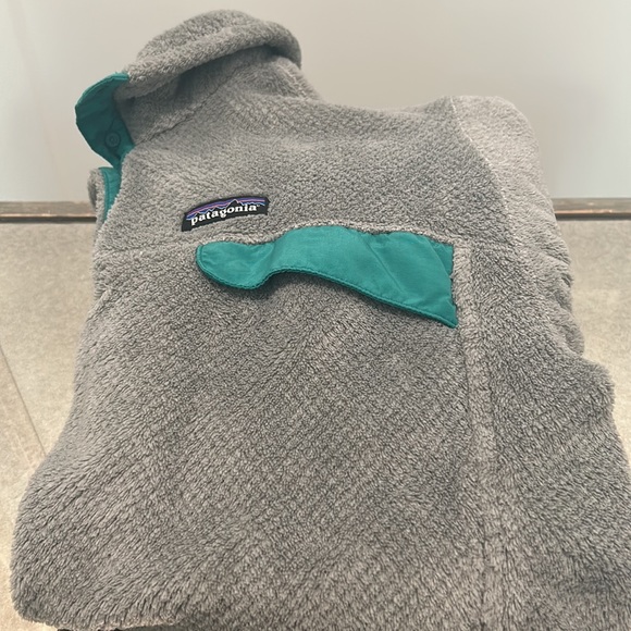 Patagonia-re-tool snap pocket fleece pullover. - Picture 3 of 8